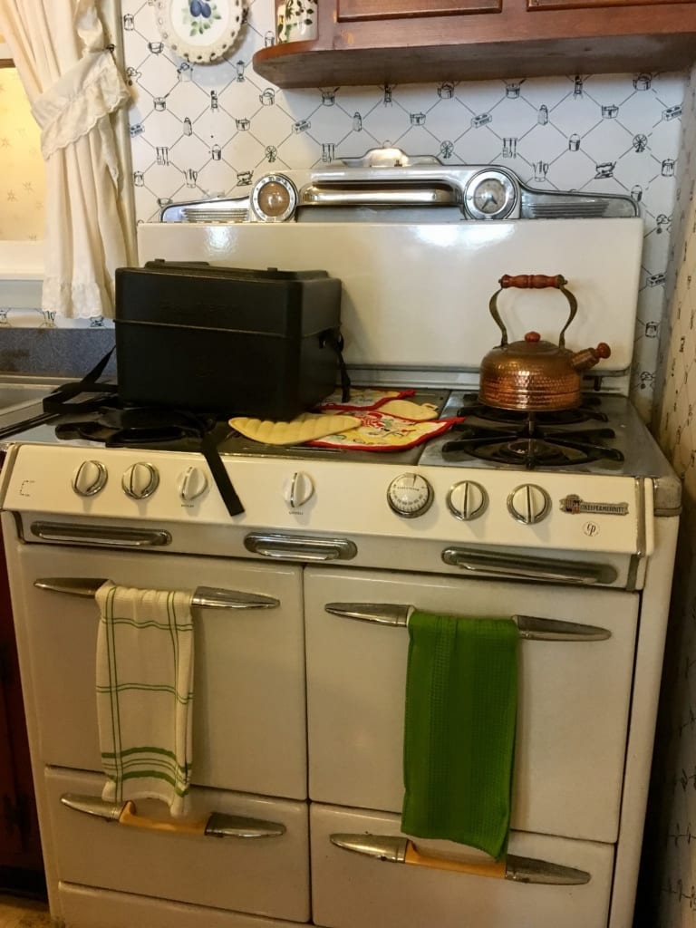 50s Prime Time Cafe Review stove