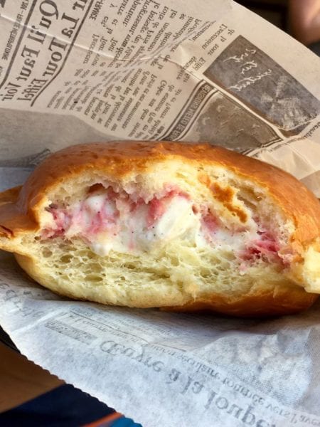 L'Artisan des Glaces Review vanilla and raspberry brioche ice cream sandwich inside