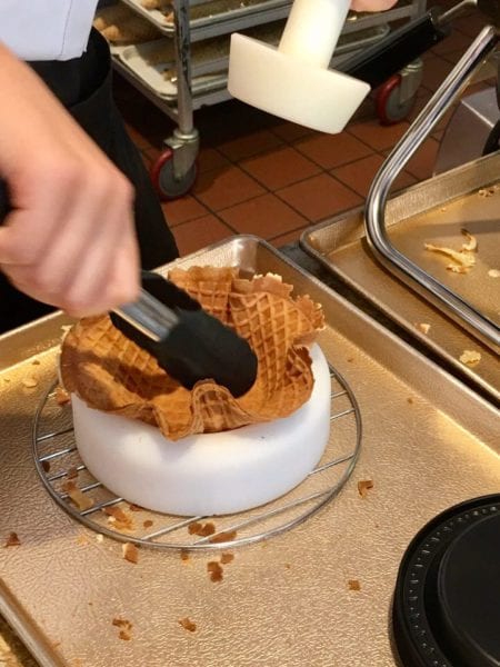 L'Artisan des Glaces Review waffle bowl forming