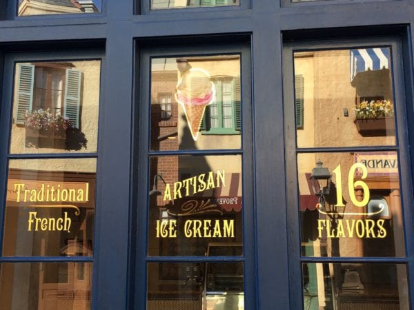 L'Artisan des Glaces Review display windows