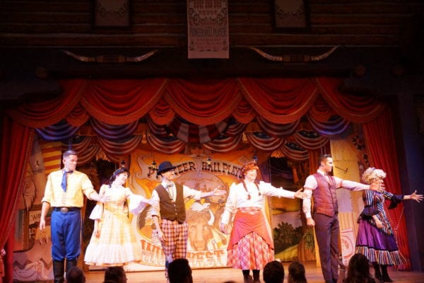 Hoop Dee Doo Musical Revue Full Review performers line