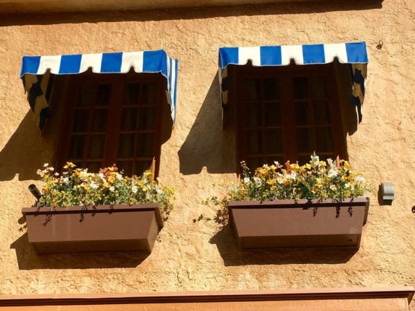 Les Halles Boulangerie Patisserie Windows