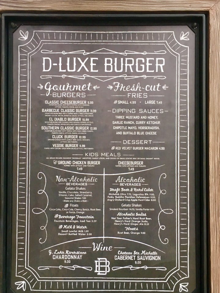 REVIEW – A Holly Jolly Meal at D-Luxe Burger
