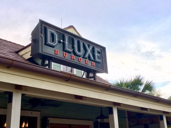 D-Luxe Burger Outside Front Sign