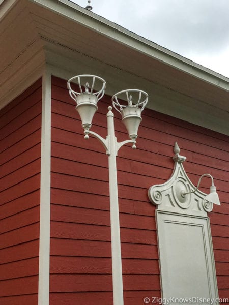 Hurricane Irma in Walt Disney World boardwalk lamps