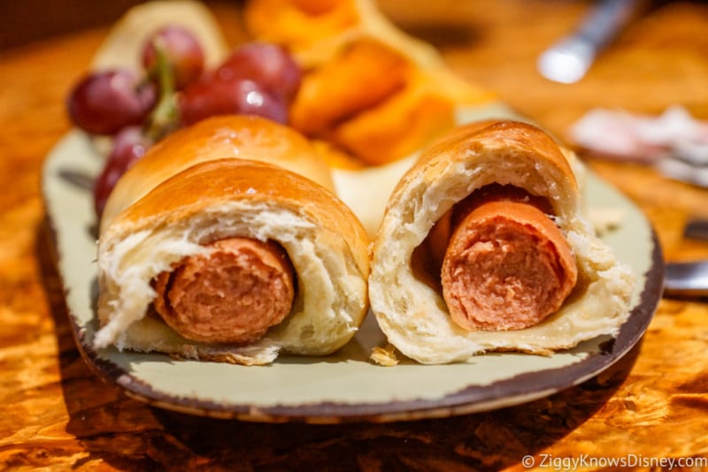 Satu'li Canteen Review Pandora hot dog inside