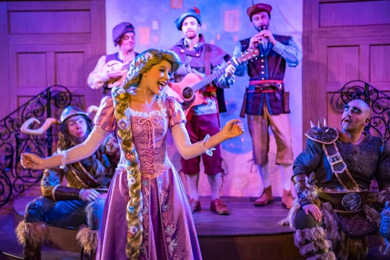 photos Rapunzel's Royal Table Disney Magic singing