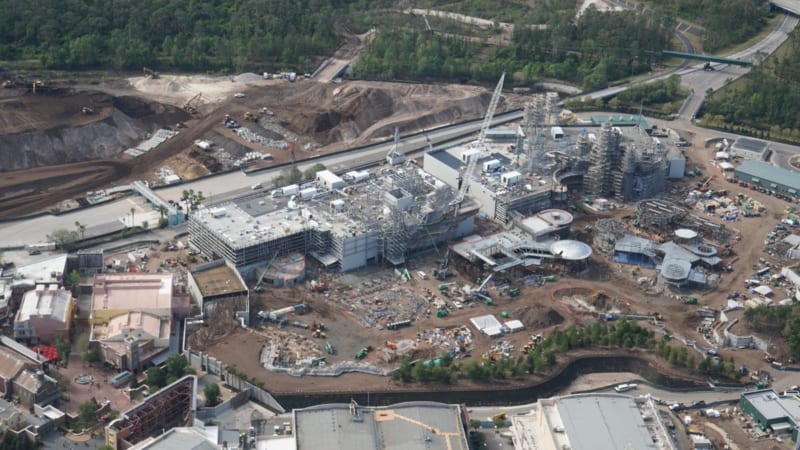 Star Wars Galaxy's Edge Battle Escape millennium falcon