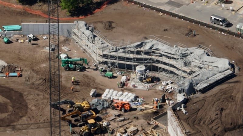 Galaxy's Edge construction update March 2018 rockwork wall