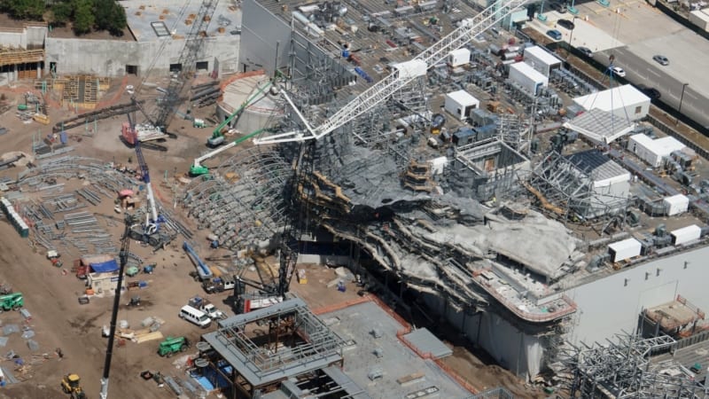 New Roofing Arrives at Battle Escape Attraction in Galaxy's Edge rock work