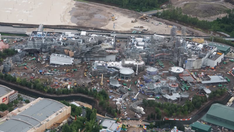 First Spaceship Arrives Star Wars Galaxy's Edge