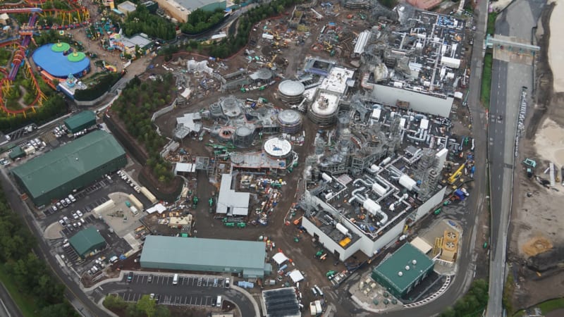 First Spaceship Arrives Star Wars Galaxy's Edge