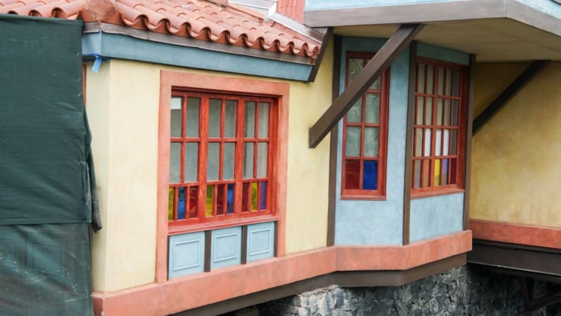 Magic Kingdom Club 33 in Adventureland has New Facade windows